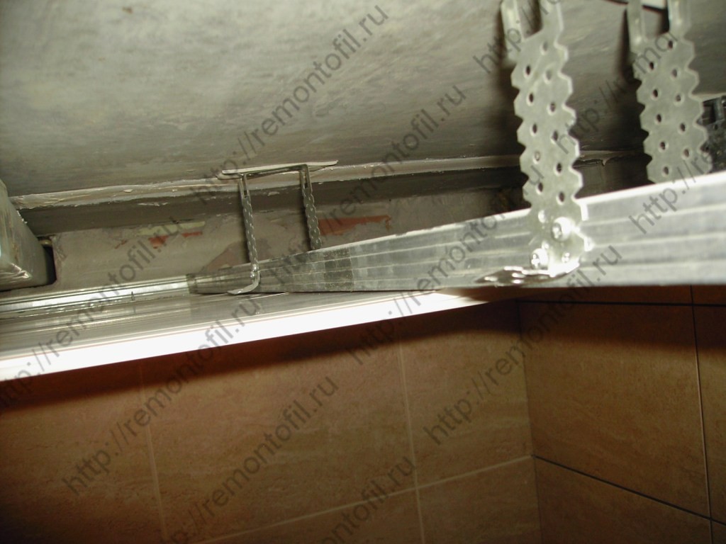 Потолок в ванной из пластиковых панелей: способы крепления.